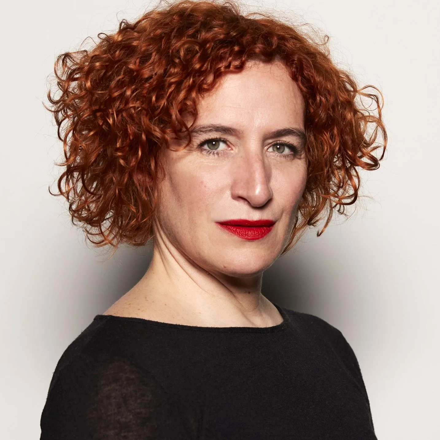 SILVIA DE PÉ